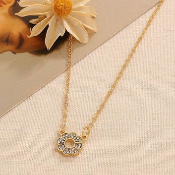 Round Flower Pendent With Silver Chain